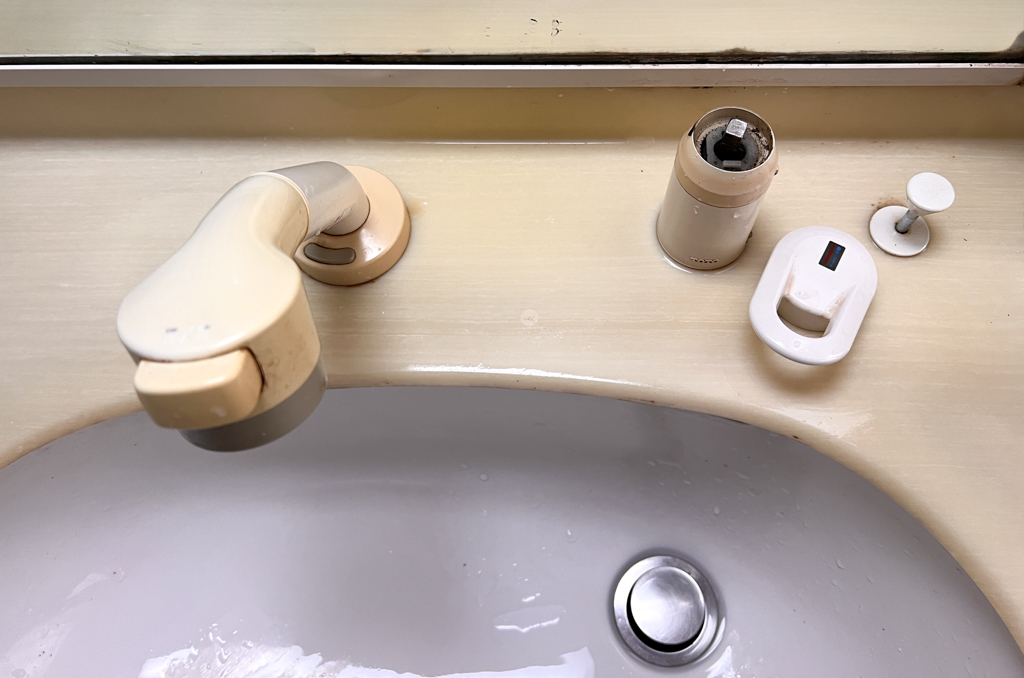 TOTO洗面台水漏れ修理尾